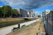 849690 Gezicht op het recent opnieuw aangelegde (maar nog niet officieel geopende) deel van de Stadsbuitengracht te ...